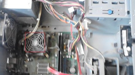 将风扇重新安装到机器上